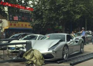 В Китае суперкар Ferrari 488 GTB врезался в другой Ferrari 488 GTB 
