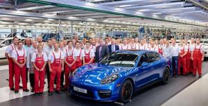 Porsche завершил выпуск первого поколения фастбэка Panamera