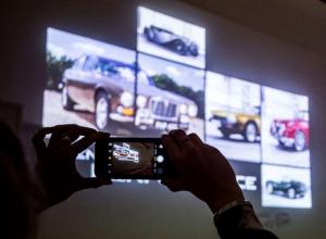 Jaguar создал для биеннале в Лондоне лазерное шоу