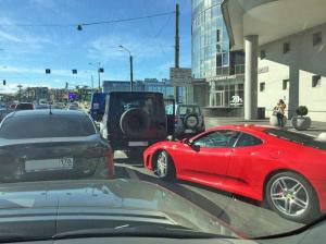 В Петербурге Mercedes Gelandewagen въехал в Ferrari 