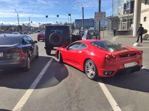 В Петербурге Mercedes Gelandewagen въехал в Ferrari 