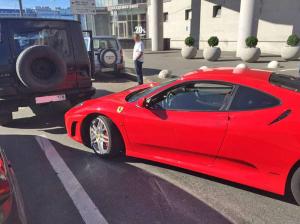 В Петербурге Mercedes Gelandewagen въехал в Ferrari 