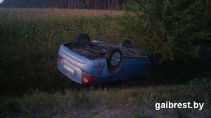 Под Брестом перевернулся Mercedes: 27-летний водитель погиб