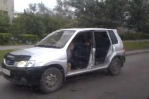 Алматинцы разъезжали по городу на авто без дверей