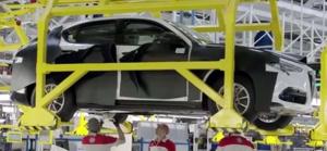 Серийную версию кроссовера Alfa Romeo Stelvio случайно засняли на заводе