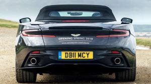 Появились первые фотографии Aston Martin DB11 с мягкой крышей 