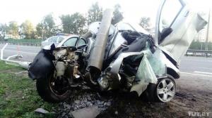 На МКАД Dodge снес столб и загорелся