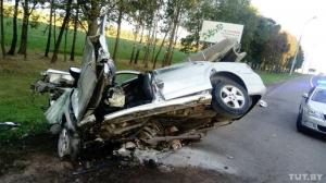 На МКАД Dodge снес столб и загорелся 