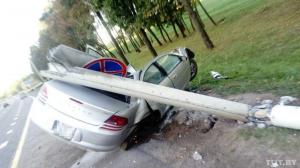 На МКАД Dodge снес столб и загорелся 