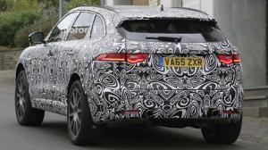 «Заряженный» Jaguar F-Pace вывели на тесты на Нюрбургринг