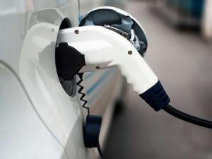 На парковках Москвы заработало девять зарядок для электромобилей