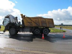 В Логойском районе столкнулись два грузовика: один из водителей погиб 