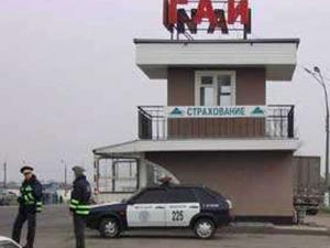 Белорусские гаишники отпаивают водителей чаем