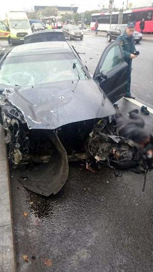 В Петербурге после ДТП пешехода сбило вылетевшим из автомашины двигателем 