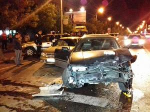 В Алматы водитель Subaru устроил массовое ДТП скрываясь от погони 