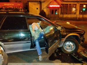 В Алматы водитель Subaru устроил массовое ДТП скрываясь от погони 