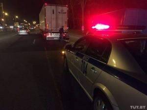 Попал в мертвую зону: на МКАД девушка на фуре устроила ДТП 