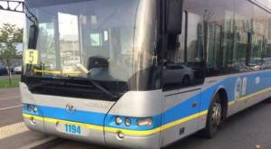 Троллейбус сбил подростка на выходе из автобуса в Алматы
