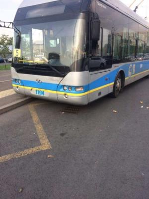 Троллейбус сбил подростка на выходе из автобуса в Алматы 