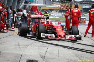 В кокпите Ferrari Кими нашли… фонарик