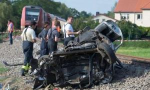 При столкновении поезда с автомобилем под Тверью погибли два человека