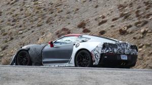 Chevrolet Corvette ZR1 попался в шпионские фотокамеры 