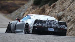 Chevrolet Corvette ZR1 попался в шпионские фотокамеры 
