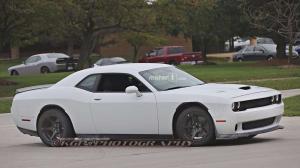 Dodge начал испытания дрэговой версии купе Challenger Hellcat 