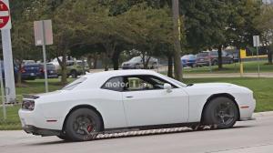 Dodge начал испытания дрэговой версии купе Challenger Hellcat 