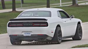 Dodge начал испытания дрэговой версии купе Challenger Hellcat 