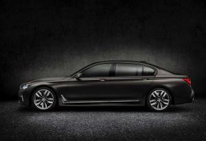 BMW назвала рублевую цену на самую мощную «семерку» 
