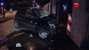 В Москве водитель Hyundai погиб, врезавшись в парапет