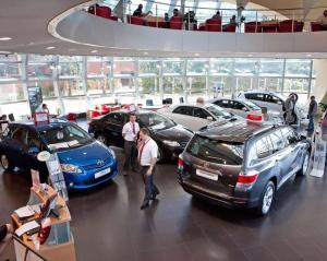 Российские продажи новых автомобилей в сентябре упали на 8%