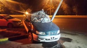 В Алматы Toyota на скорости врезалась в столб, 3 человека пострадали