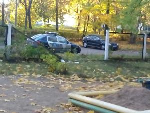 В Минске Citroen снес забор детсада и врезался в песочницу