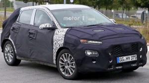 Субкомпактный кроссовер Hyundai заснят во время тестов