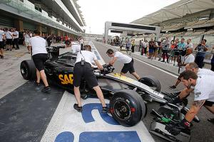 McLaren помешали проблемы с электрикой
