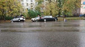 Три авто улетели в арык в результате ДТП в Алматы