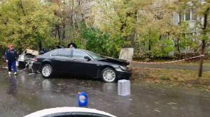 Три авто улетели в арык в результате ДТП в Алматы