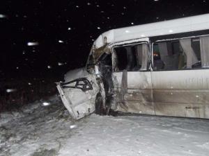 В Сургуте в ДТП с Lada Granta и микроавтобусом один человек погиб и четверо пострадали