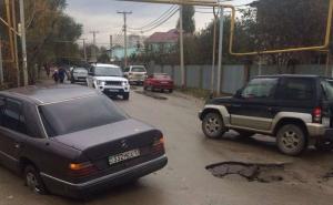 В Алматы проваливается новый асфальт 