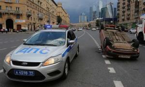 В Москве сотрудник автомойки угнал у клиента автомобиль Honda и попал в ДТП