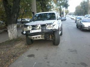 В Алматы на спецполосе для автобусов опрокинулось авто 