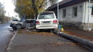 ДТП в Алматы: Lexus "уничтожил" Opel 