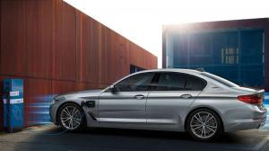 BMW раскрыла подробности о гибридной версии 5-Series