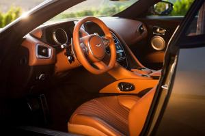 Aston Martin представил в Москве новый спорткар DB11 