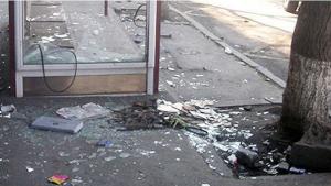 В центре Москвы автомобиль после ДТП протаранил автобусную остановку