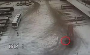 В Челябинске водитель автобуса насмерть сбил пешехода