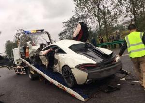 Новейший суперкар McLaren 570S уже побывал в аварии 
