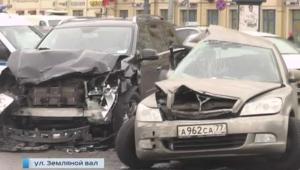 Один человек погиб в ДТП на Земляном Валу в Москве